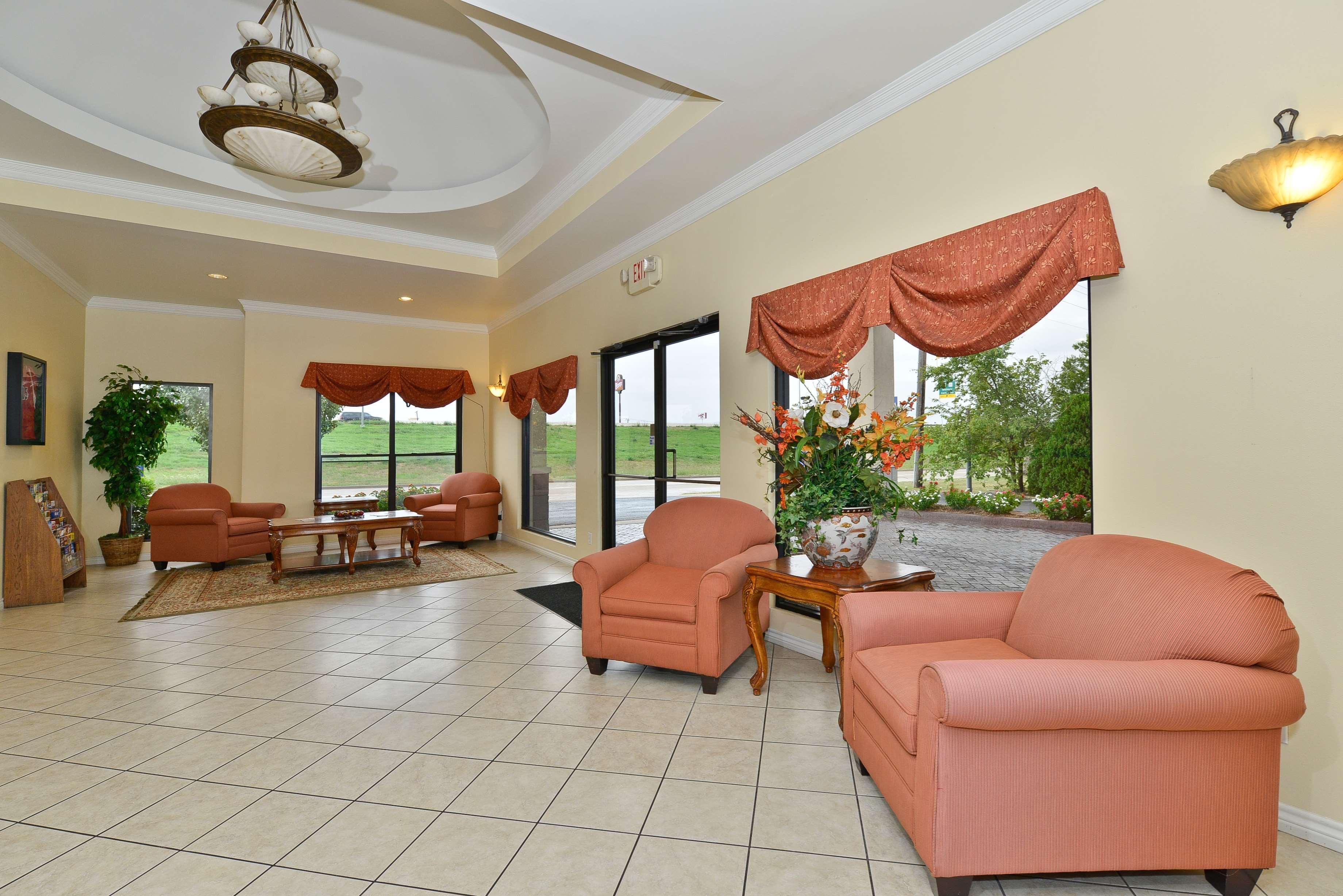 Americas Best Value Inn Hillsboro Interior photo